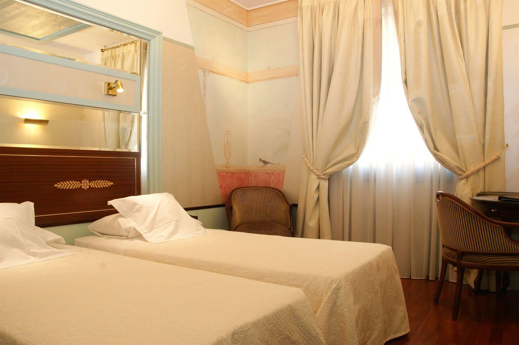 C-Hotels Rubens Милано Екстериор снимка